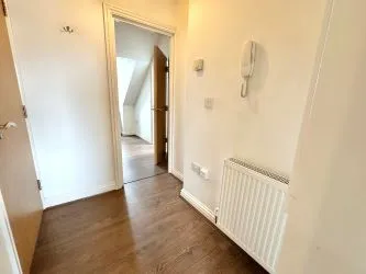 One bedroom flat ideally located just moments from Southbourne's high street and local stunning beaches.
