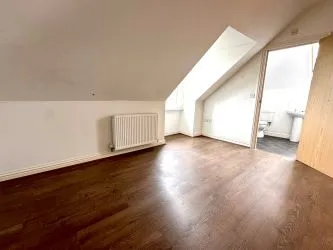 One bedroom flat ideally located just moments from Southbourne's high street and local stunning beaches.