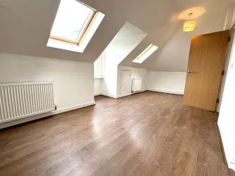 One bedroom flat ideally located just moments from Southbourne's high street and local stunning beaches.