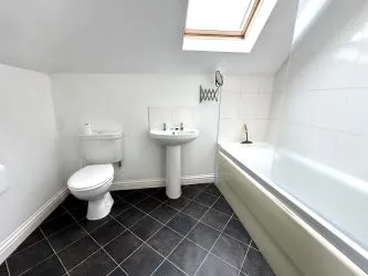 One bedroom flat ideally located just moments from Southbourne's high street and local stunning beaches.