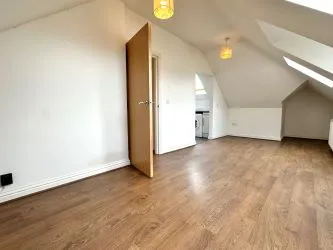One bedroom flat ideally located just moments from Southbourne's high street and local stunning beaches.