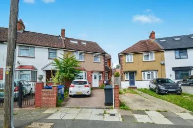 FOR SALE BY UNCONDITIONAL ONLINE AUCTION.
EXCELLENT INVESTMENT OPPORTUNITY TO ACQUIRE HIGH YIELDING HMO IN WEST LONDON.
8% YIELD
CLOSE TO TRANSPORT LINKS TO CENTRAL LONDON
