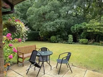 FOR SALE BY UNCONDITIONAL ONLINE AUCTION.
WELL PRESENTED TWO-BEDROOM RETIREMENT FLAT IN DESIRABLE LOCATION.
OVER 60S ONLY.
NEAR TO ROUNDHAY PARK.
LIFT.
PART TIME HOUSE MANAGER.