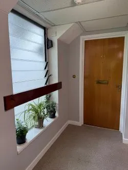 FOR SALE BY UNCONDITIONAL ONLINE AUCTION.
WELL PRESENTED TWO-BEDROOM RETIREMENT FLAT IN DESIRABLE LOCATION.
OVER 60S ONLY.
NEAR TO ROUNDHAY PARK.
LIFT.
PART TIME HOUSE MANAGER.