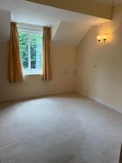 FOR SALE BY UNCONDITIONAL ONLINE AUCTION.
WELL PRESENTED TWO-BEDROOM RETIREMENT FLAT IN DESIRABLE LOCATION.
OVER 60S ONLY.
NEAR TO ROUNDHAY PARK.
LIFT.
PART TIME HOUSE MANAGER.