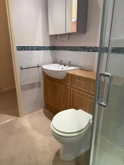 FOR SALE BY UNCONDITIONAL ONLINE AUCTION.
WELL PRESENTED TWO-BEDROOM RETIREMENT FLAT IN DESIRABLE LOCATION.
OVER 60S ONLY.
NEAR TO ROUNDHAY PARK.
LIFT.
PART TIME HOUSE MANAGER.