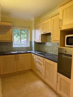 FOR SALE BY UNCONDITIONAL ONLINE AUCTION.
WELL PRESENTED TWO-BEDROOM RETIREMENT FLAT IN DESIRABLE LOCATION.
OVER 60S ONLY.
NEAR TO ROUNDHAY PARK.
LIFT.
PART TIME HOUSE MANAGER.