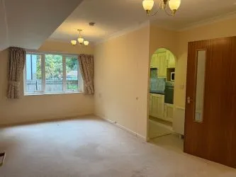 FOR SALE BY UNCONDITIONAL ONLINE AUCTION.
WELL PRESENTED TWO-BEDROOM RETIREMENT FLAT IN DESIRABLE LOCATION.
OVER 60S ONLY.
NEAR TO ROUNDHAY PARK.
LIFT.
PART TIME HOUSE MANAGER.