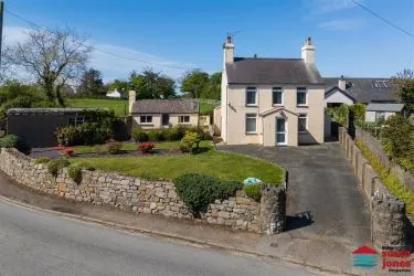 Open days: Thursday 31st July & 21st August 11:00 – 11:30. for somewhere with plenty of scope and potential? Here you will find a spacious 4 Bedroomed property on a sizable plot with outbuilding and workshop.