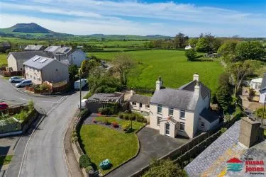 Open days: Thursday 31st July & 21st August 11:00 – 11:30. for somewhere with plenty of scope and potential? Here you will find a spacious 4 Bedroomed property on a sizable plot with outbuilding and workshop.