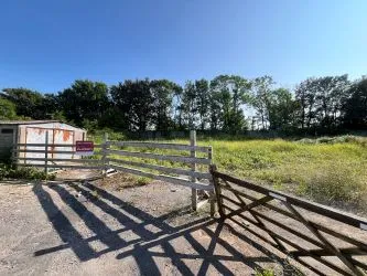 Large plot in Long Acre, North Cornelly, Bridgend, CF33 4BE
Guide Price £115,000 plus fees
Auction 28.8.25