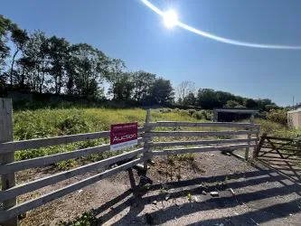 Large plot in Long Acre, North Cornelly, Bridgend, CF33 4BE
Guide Price £115,000 plus fees
Auction 28.8.25