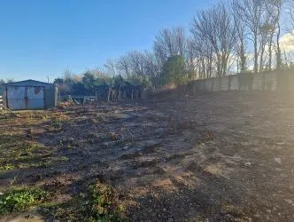 Large plot in Long Acre, North Cornelly, Bridgend, CF33 4BE
Guide Price £115,000 plus fees
Auction 28.8.25