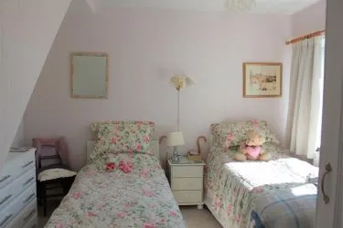THIS BEAUTIFULLY PRESENTED 2/3 BEDROOM SEMI DETACHED DORMER BUNGALOW IS SITUATED TOWARDS THE END OF A CUL-DE-SAC OVERLOOKING THE GREEN, within an easy access of local village shops of Penrhyn Bay, Promenade, bus services, local Family Practitioners and Chemist.