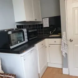 UNBROKEN TITLE BLOCK OF 4 APARTMENTS TO SOLD AT AUCTION