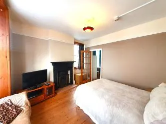 UNBROKEN TITLE BLOCK OF 4 APARTMENTS TO SOLD AT AUCTION