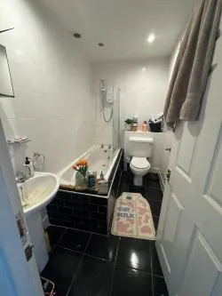 Town & Country Property Auctions offers this well-located 1-bedroom flat in the heart of Paisley.
