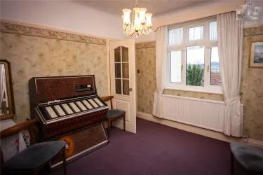 TCPA are delighted to present for sale this spacious 3 / 4 bedroom detached FAMILY HOME in the popular town of LLANDUDNO.