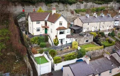 TCPA are delighted to present for sale this spacious 3 / 4 bedroom detached FAMILY HOME in the popular town of LLANDUDNO.