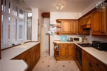 TCPA are delighted to present for sale this spacious 3 / 4 bedroom detached FAMILY HOME in the popular town of LLANDUDNO.
