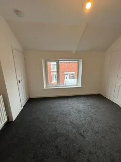 🏠 2 Bed Terrace Property - For Sale With Lease In Place