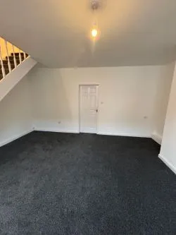 🏠 2 Bed Terrace Property - For Sale With Lease In Place