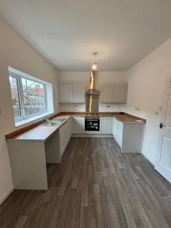 🏠 2 Bed Terrace Property - For Sale With Lease In Place