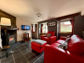 4 Tai Newyddion is a charming 4 bedroom semi-detached property, standing within the centre of the village of Llanfachreth. Enjoying well-proportioned accommodation, with a side and front garden.