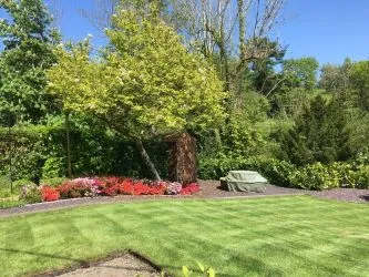4 Tai Newyddion is a charming 4 bedroom semi-detached property, standing within the centre of the village of Llanfachreth. Enjoying well-proportioned accommodation, with a side and front garden.