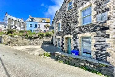 Charming coastal cottage with harbour views, modern comforts, and timeless character—just steps from Port Isaac.