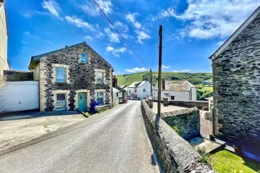 Charming coastal cottage with harbour views, modern comforts, and timeless character—just steps from Port Isaac.