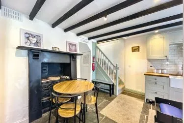 Charming coastal cottage with harbour views, modern comforts, and timeless character—just steps from Port Isaac.
