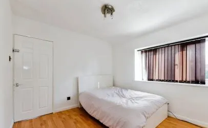 FOR SALE BY ONLINE PUBLIC AUCTION

THREE BEDROOM SEMI DETACHED PROPERTY  / FOUR BEDROOM HMO

WELL PRESENTED ACCOMMODATION

OFF STREET PARKING