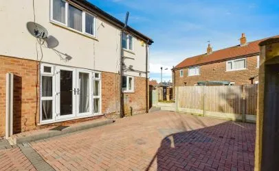 FOR SALE BY ONLINE PUBLIC AUCTION

THREE BEDROOM SEMI DETACHED PROPERTY  / FOUR BEDROOM HMO

WELL PRESENTED ACCOMMODATION

OFF STREET PARKING