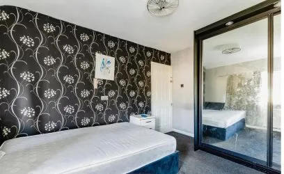 FOR SALE BY ONLINE PUBLIC AUCTION

THREE BEDROOM SEMI DETACHED PROPERTY  / FOUR BEDROOM HMO

WELL PRESENTED ACCOMMODATION

OFF STREET PARKING