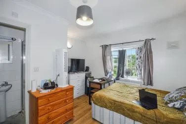 FOR SALE BY UNCONDITIONAL ONLINE AUCTION.
EXCELLENT INVESTMENT OPPORTUNITY TO ACQUIRE HIGH YIELDING HMO IN WEST LONDON.
8% YIELD
CLOSE TO TRANSPORT LINKS TO CENTRAL LONDON