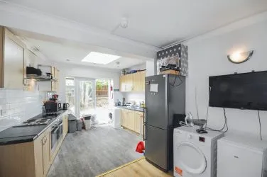 FOR SALE BY UNCONDITIONAL ONLINE AUCTION.
EXCELLENT INVESTMENT OPPORTUNITY TO ACQUIRE HIGH YIELDING HMO IN WEST LONDON.
8% YIELD
CLOSE TO TRANSPORT LINKS TO CENTRAL LONDON
