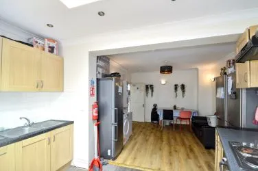 FOR SALE BY UNCONDITIONAL ONLINE AUCTION.
EXCELLENT INVESTMENT OPPORTUNITY TO ACQUIRE HIGH YIELDING HMO IN WEST LONDON.
8% YIELD
CLOSE TO TRANSPORT LINKS TO CENTRAL LONDON