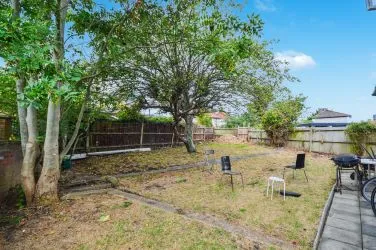 FOR SALE BY UNCONDITIONAL ONLINE AUCTION.
EXCELLENT INVESTMENT OPPORTUNITY TO ACQUIRE HIGH YIELDING HMO IN WEST LONDON.
8% YIELD
CLOSE TO TRANSPORT LINKS TO CENTRAL LONDON