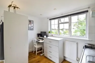 FOR SALE BY UNCONDITIONAL ONLINE AUCTION.
EXCELLENT INVESTMENT OPPORTUNITY TO ACQUIRE HIGH YIELDING HMO IN WEST LONDON.
8% YIELD
CLOSE TO TRANSPORT LINKS TO CENTRAL LONDON