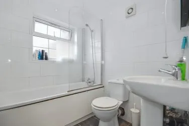 FOR SALE BY UNCONDITIONAL ONLINE AUCTION.
EXCELLENT INVESTMENT OPPORTUNITY TO ACQUIRE HIGH YIELDING HMO IN WEST LONDON.
8% YIELD
CLOSE TO TRANSPORT LINKS TO CENTRAL LONDON