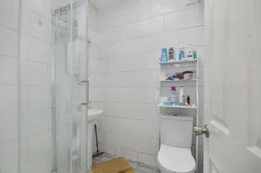 FOR SALE BY UNCONDITIONAL ONLINE AUCTION.
EXCELLENT INVESTMENT OPPORTUNITY TO ACQUIRE HIGH YIELDING HMO IN WEST LONDON.
8% YIELD
CLOSE TO TRANSPORT LINKS TO CENTRAL LONDON