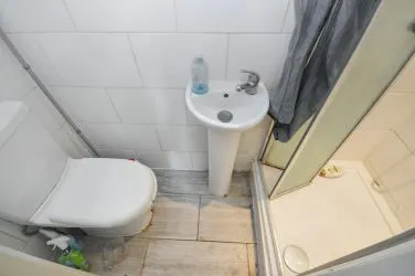 FOR SALE BY UNCONDITIONAL ONLINE AUCTION.
EXCELLENT INVESTMENT OPPORTUNITY TO ACQUIRE HIGH YIELDING HMO IN WEST LONDON.
8% YIELD
CLOSE TO TRANSPORT LINKS TO CENTRAL LONDON