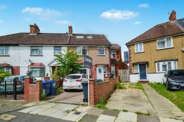 FOR SALE BY UNCONDITIONAL ONLINE AUCTION.
EXCELLENT INVESTMENT OPPORTUNITY TO ACQUIRE HIGH YIELDING HMO IN WEST LONDON.
8% YIELD
CLOSE TO TRANSPORT LINKS TO CENTRAL LONDON