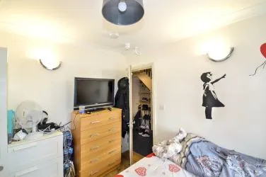 FOR SALE BY UNCONDITIONAL ONLINE AUCTION.
EXCELLENT INVESTMENT OPPORTUNITY TO ACQUIRE HIGH YIELDING HMO IN WEST LONDON.
8% YIELD
CLOSE TO TRANSPORT LINKS TO CENTRAL LONDON