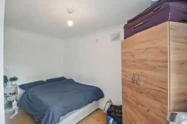 FOR SALE BY UNCONDITIONAL ONLINE AUCTION.
EXCELLENT INVESTMENT OPPORTUNITY TO ACQUIRE HIGH YIELDING HMO IN WEST LONDON.
8% YIELD
CLOSE TO TRANSPORT LINKS TO CENTRAL LONDON