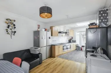 FOR SALE BY UNCONDITIONAL ONLINE AUCTION.
EXCELLENT INVESTMENT OPPORTUNITY TO ACQUIRE HIGH YIELDING HMO IN WEST LONDON.
8% YIELD
CLOSE TO TRANSPORT LINKS TO CENTRAL LONDON