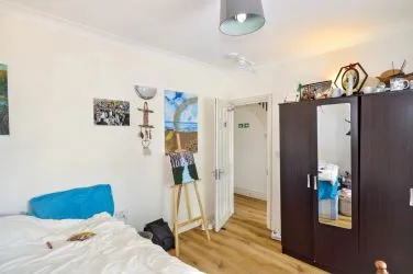 FOR SALE BY UNCONDITIONAL ONLINE AUCTION.
EXCELLENT INVESTMENT OPPORTUNITY TO ACQUIRE HIGH YIELDING HMO IN WEST LONDON.
8% YIELD
CLOSE TO TRANSPORT LINKS TO CENTRAL LONDON
