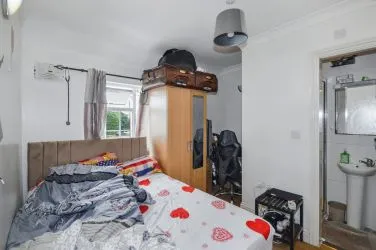 FOR SALE BY UNCONDITIONAL ONLINE AUCTION.
EXCELLENT INVESTMENT OPPORTUNITY TO ACQUIRE HIGH YIELDING HMO IN WEST LONDON.
8% YIELD
CLOSE TO TRANSPORT LINKS TO CENTRAL LONDON