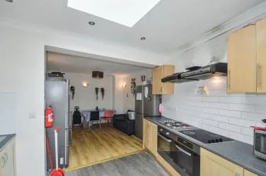 FOR SALE BY UNCONDITIONAL ONLINE AUCTION.
EXCELLENT INVESTMENT OPPORTUNITY TO ACQUIRE HIGH YIELDING HMO IN WEST LONDON.
8% YIELD
CLOSE TO TRANSPORT LINKS TO CENTRAL LONDON